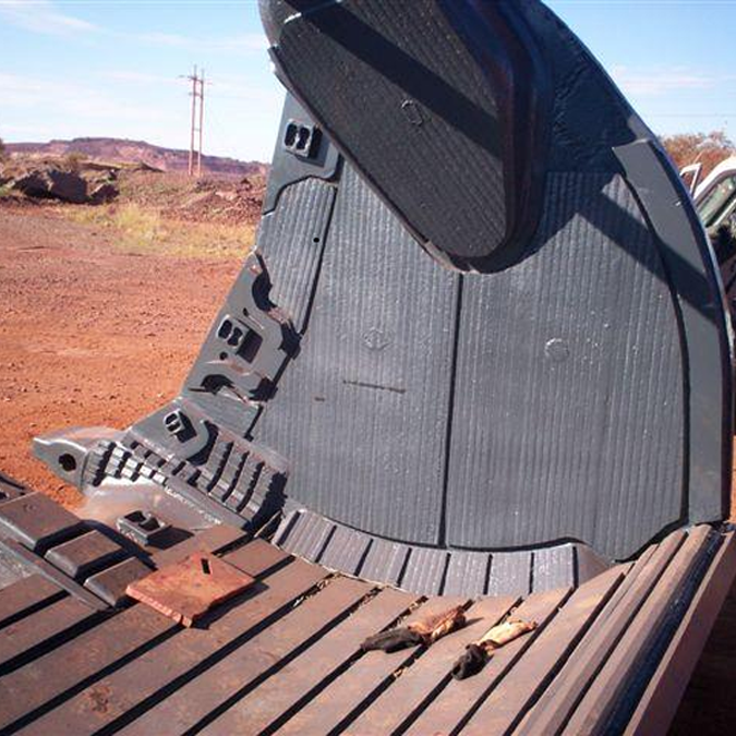 Wear resistant composite steel plate