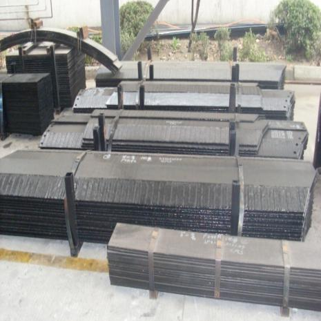 Wear resistant composite steel plate